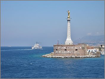 Statue Madonna della Lettera Messina Hafen